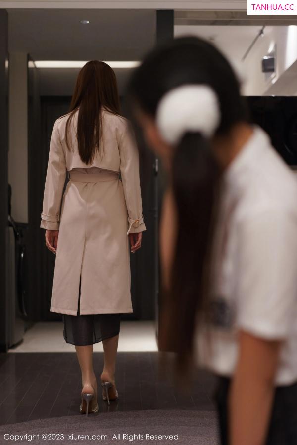 laura阿姣  [XiuRen]高清写真图 2023.03.10 No.6397 laura阿姣 短裙美臀第43张图片